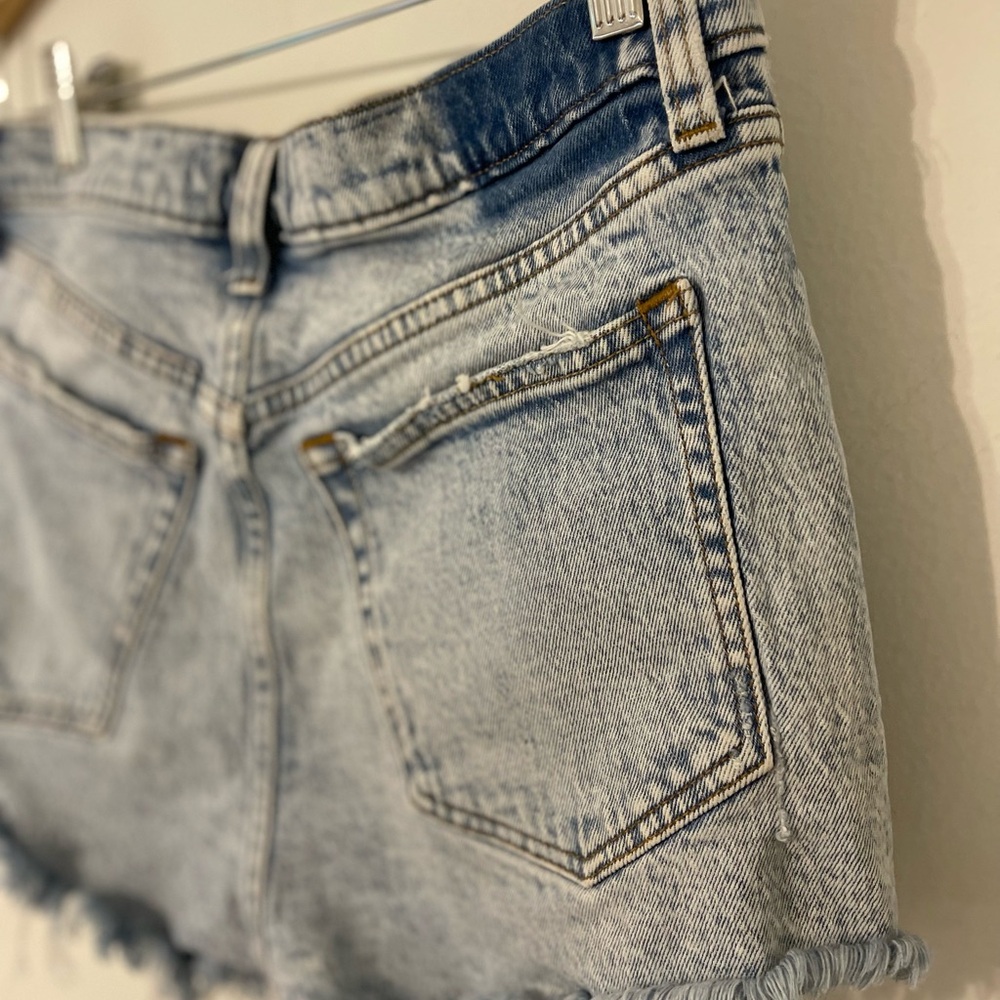 Abercrombie & Fitch The Mom Short High Rise - Picture 4 of 4